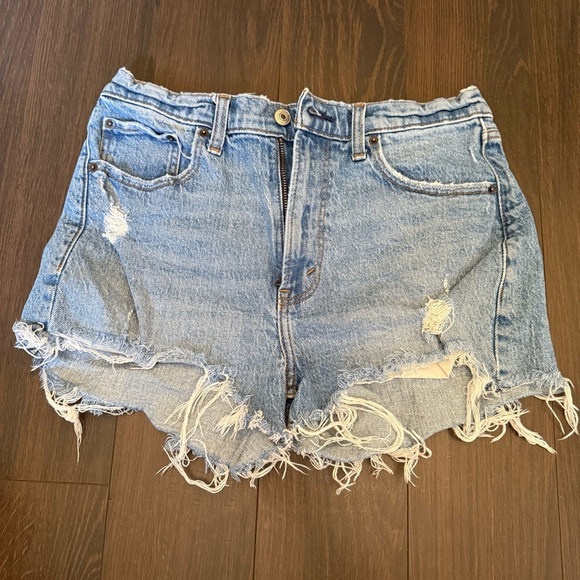 Abercrombie & Fitch The high rise mom short - Picture 2 of 4